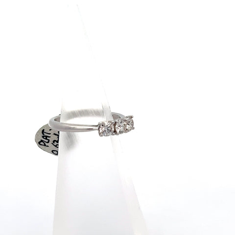 40451 - Plat Round Diamond Three-stone Ring