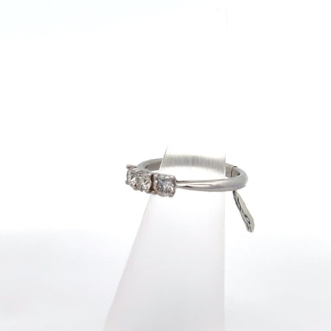 40451 - Plat Round Diamond Three-stone Ring