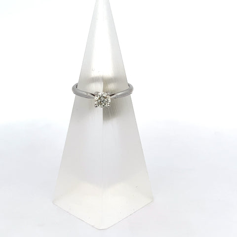 40263 - 18kt WG Round Diamond Ring