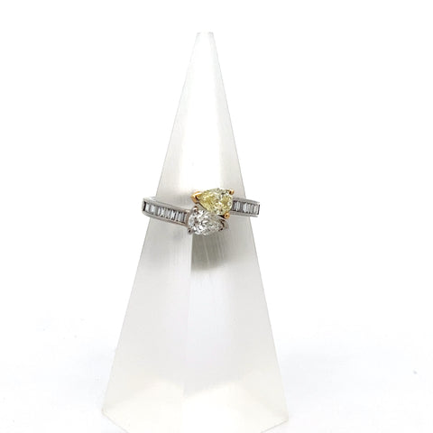 40328 - 18kt WG Toi Et Moi Pear Cross-over Ring