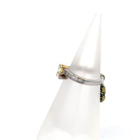 40328 - 18kt WG Toi Et Moi Pear Cross-over Ring
