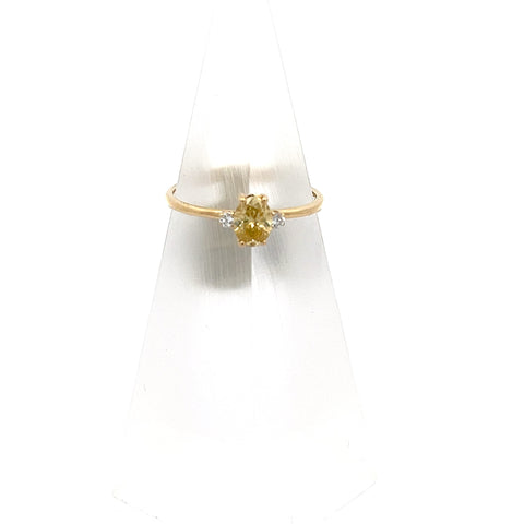 40556 - 18kt YG Natural Fancy Yellow Oval Diamond Threestone