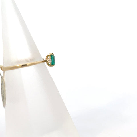 E0185 - 18kt YG Oval Emerald and Diamond Ring