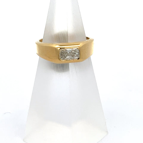 40378 - 18KT YG Radiant Diamond Ring