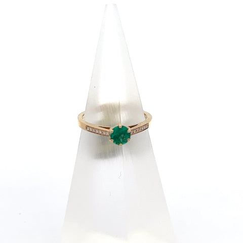 E0177 - 18kt YG Round Emerald Diamond Ring