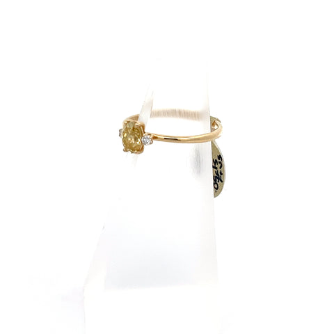 40556 - 18kt YG Natural Fancy Yellow Oval Diamond Threestone