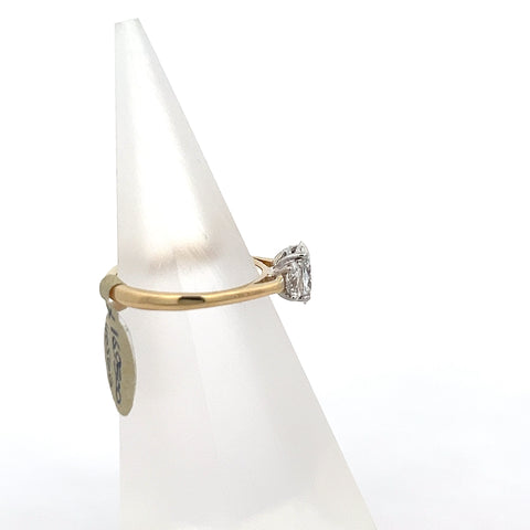 40566 - 18kt YG/WG Oval Diamond Three-Stone Ring