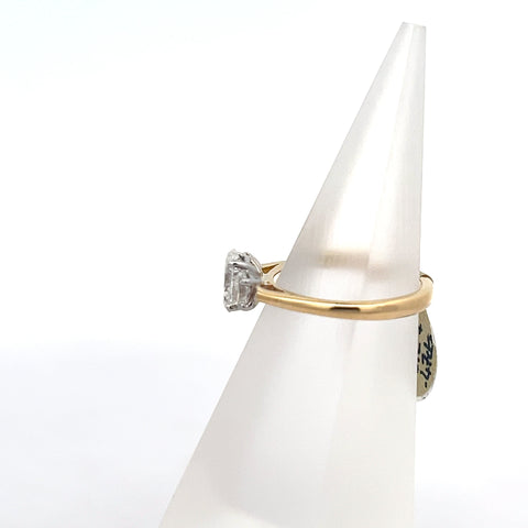 40566 - 18kt YG/WG Oval Diamond Three-Stone Ring