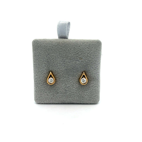 18kt YG Round Diamond / Pear Shape Studs