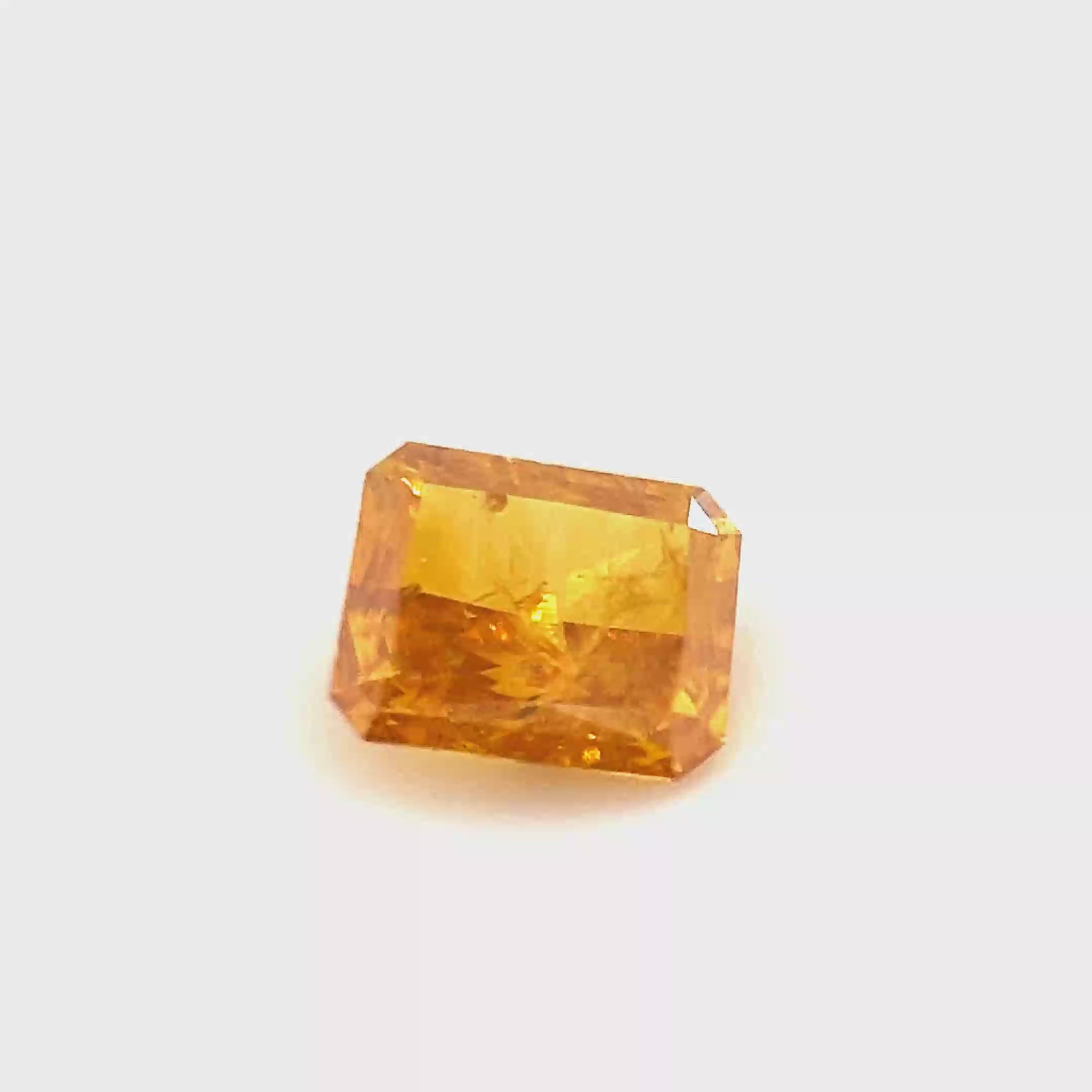 注目のブランド 0.16 ct Fancy Vivid Yellowish Orange GIA